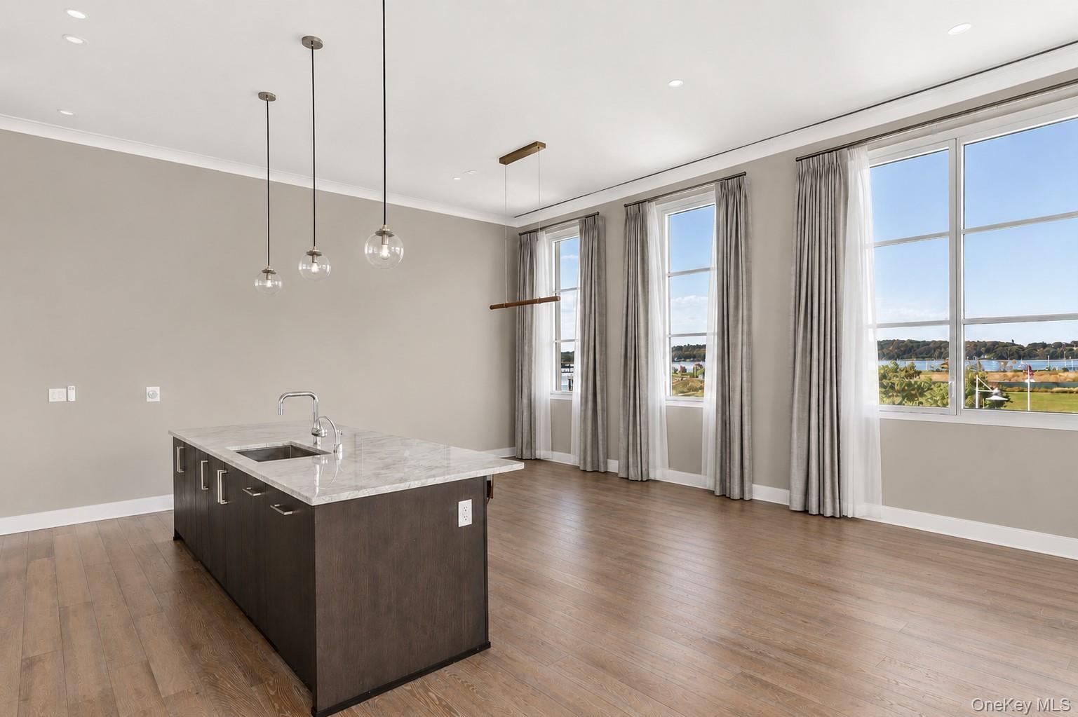 100 Garvies Point Road Unit: 1009
