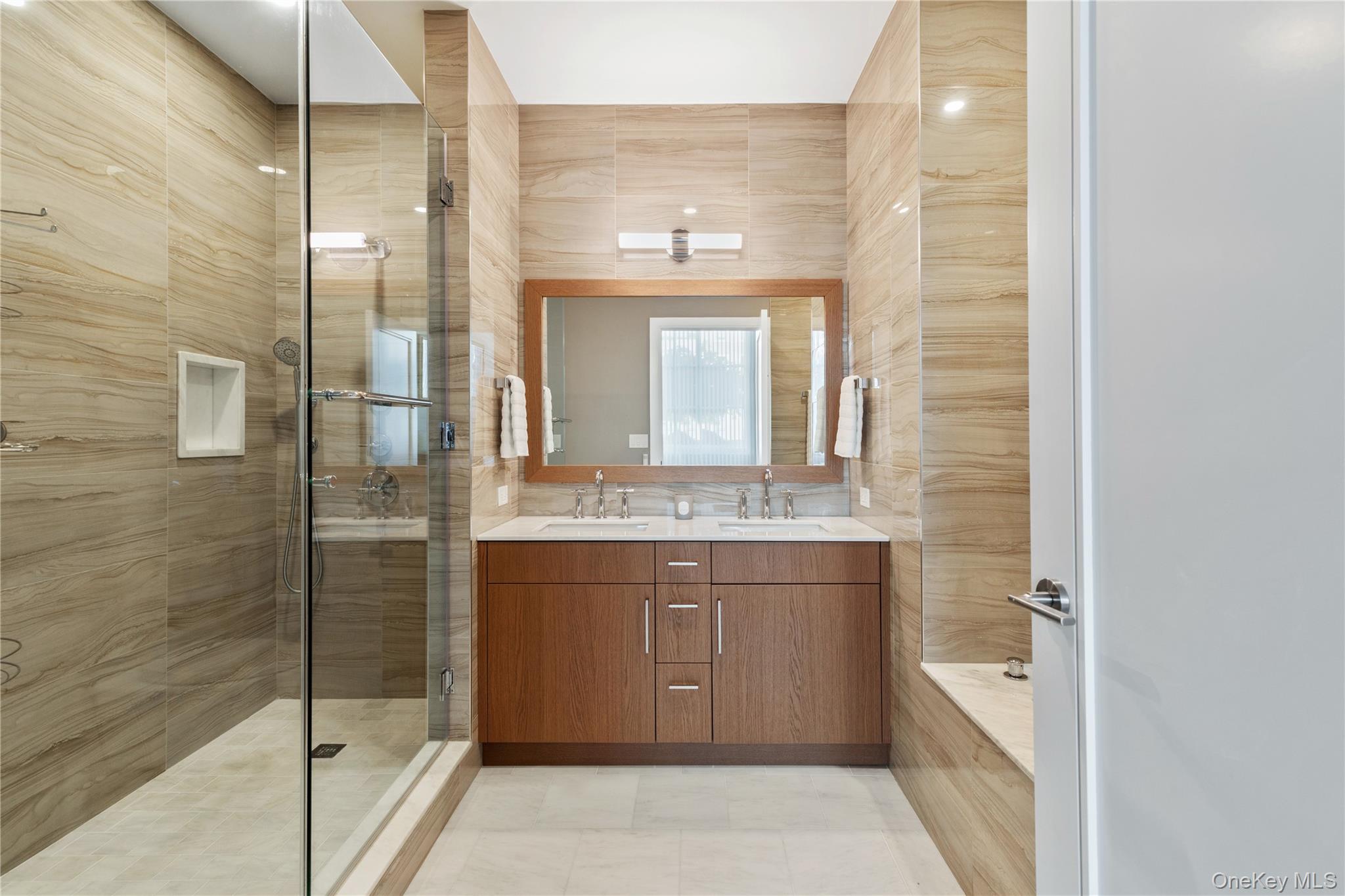 100 Garvies Point Road Unit: 1009
