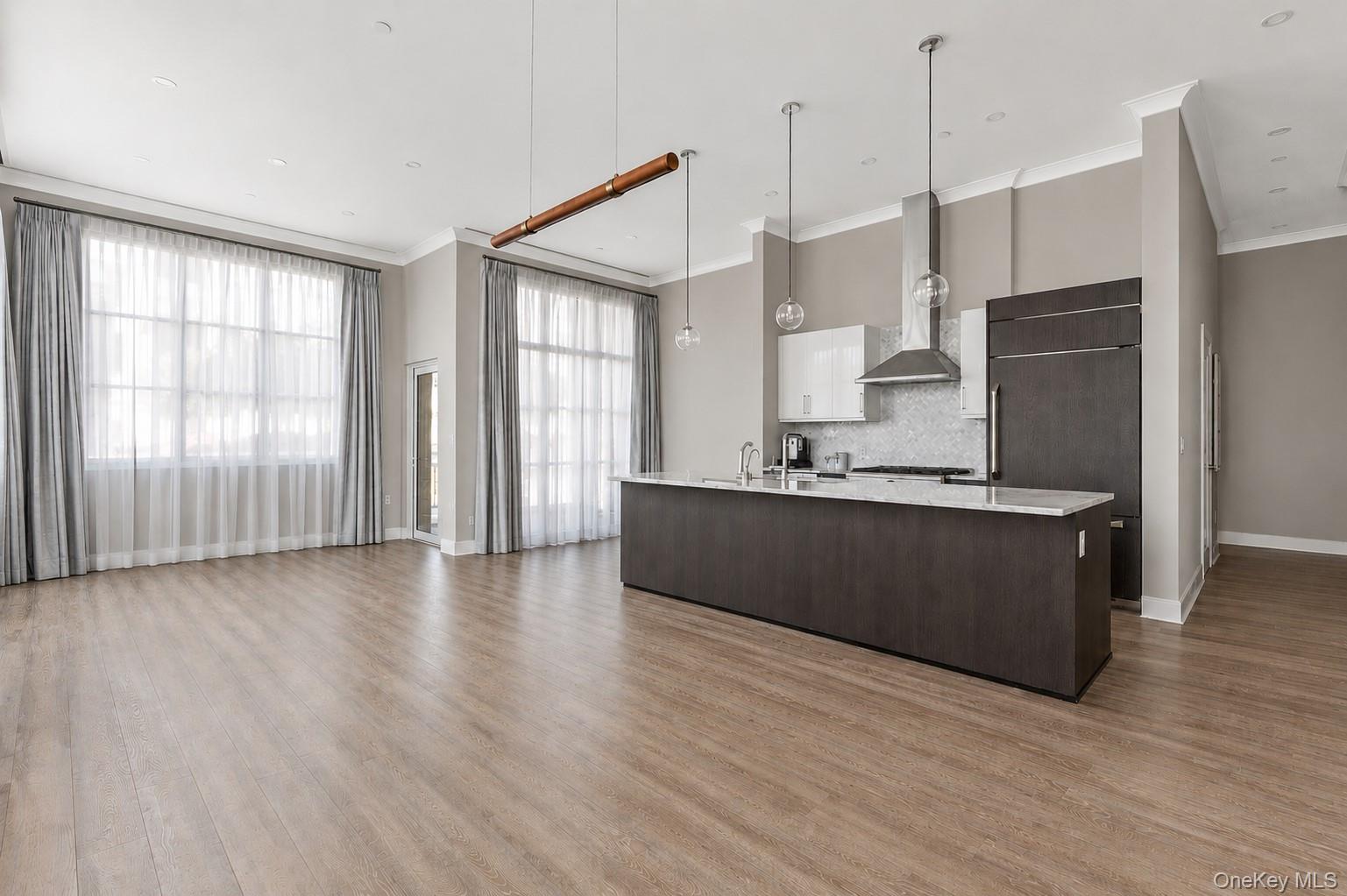 100 Garvies Point Road Unit: 1009