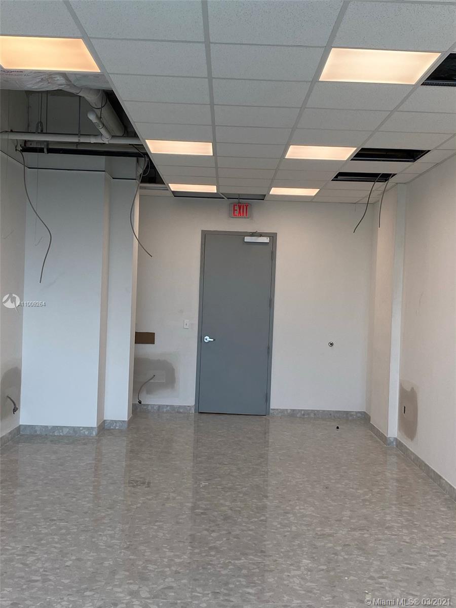 2820 NE 214 Street Unit: 1004