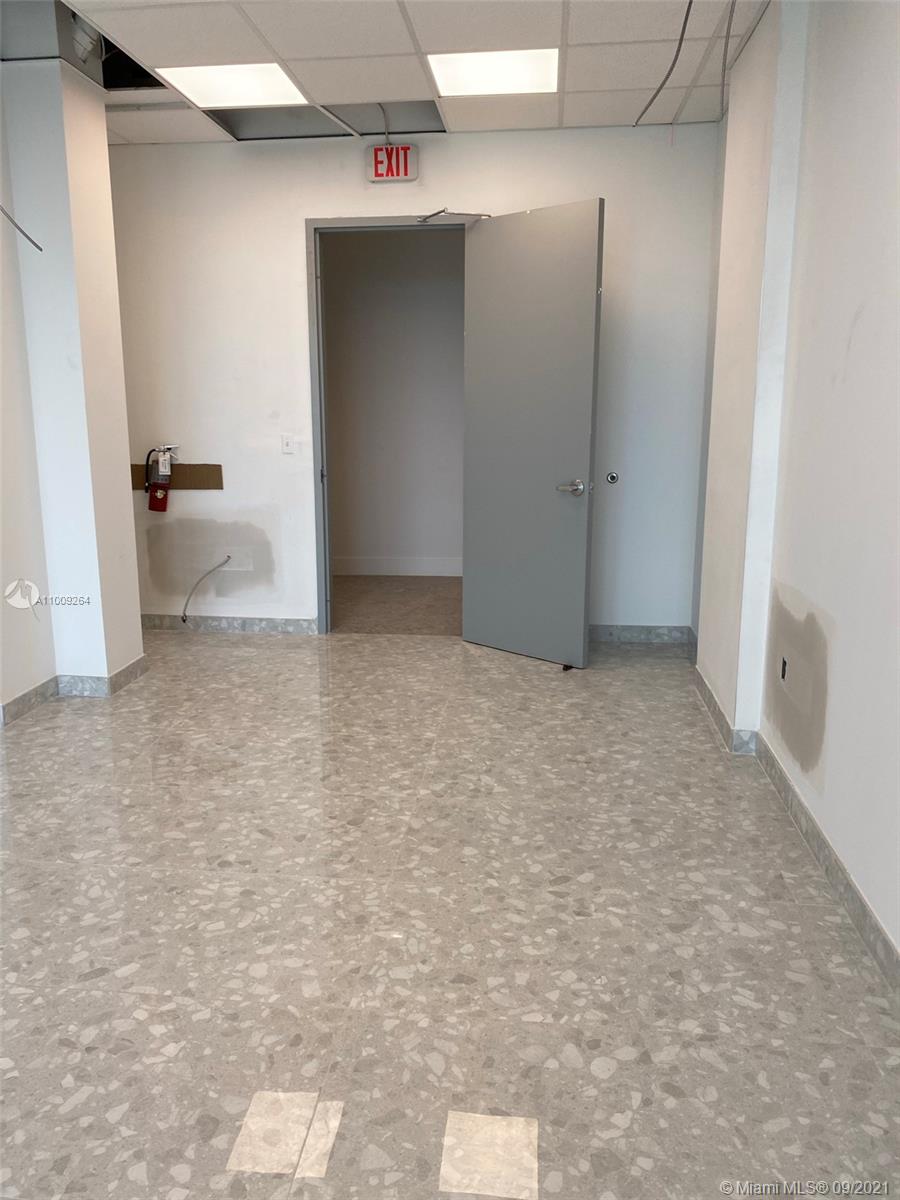 2820 NE 214 Street Unit: 1004