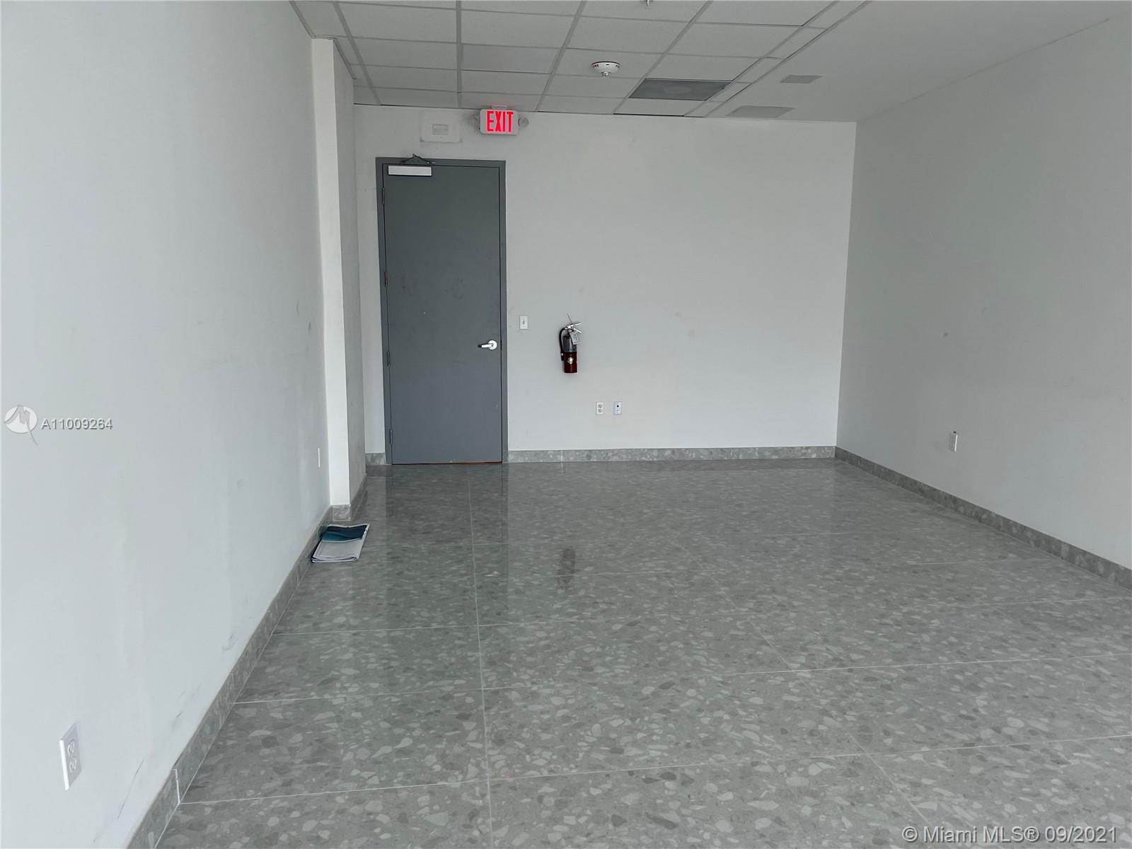 2820 NE 214 Street Unit: 1004