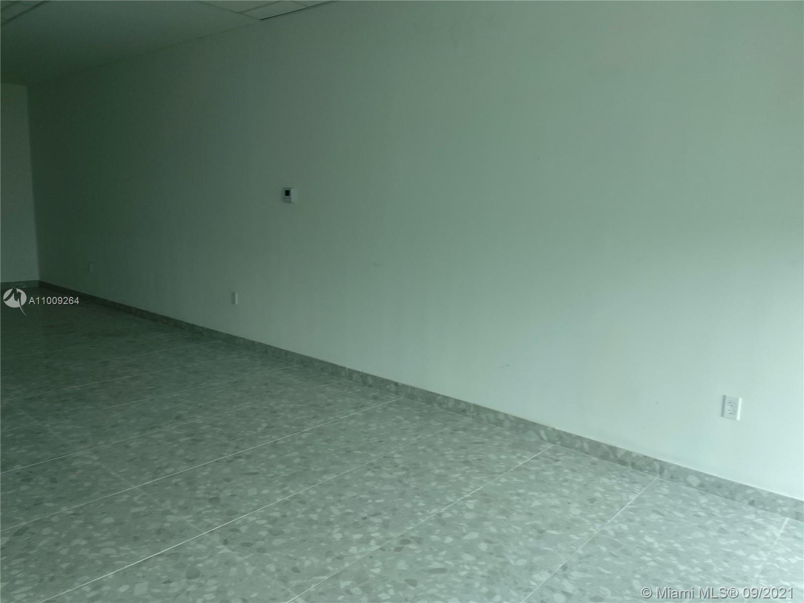 2820 NE 214 Street Unit: 1004