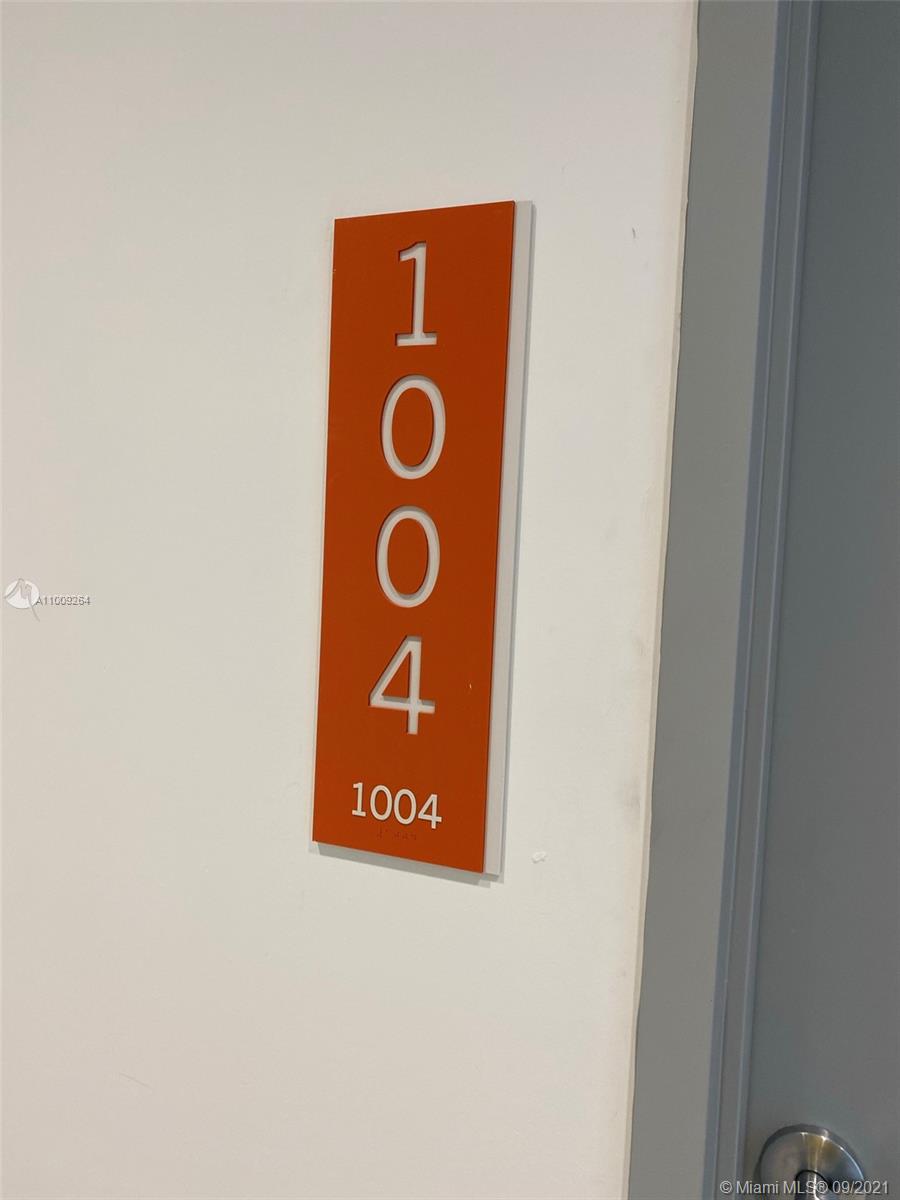 2820 NE 214 Street Unit: 1004