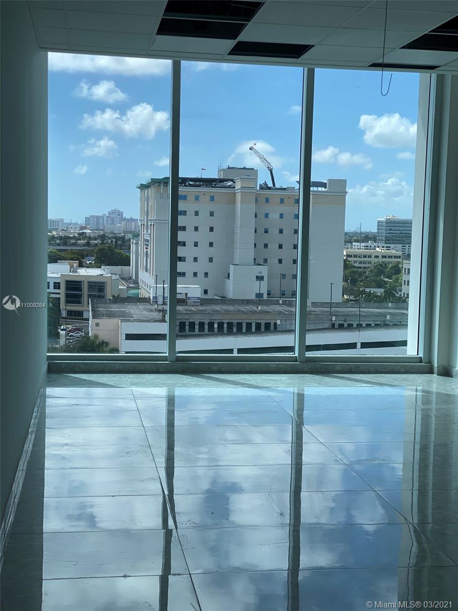 2820 NE 214 Street Unit: 1004