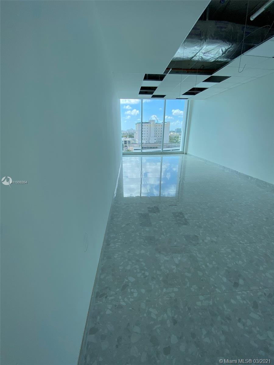 2820 NE 214 Street Unit: 1004