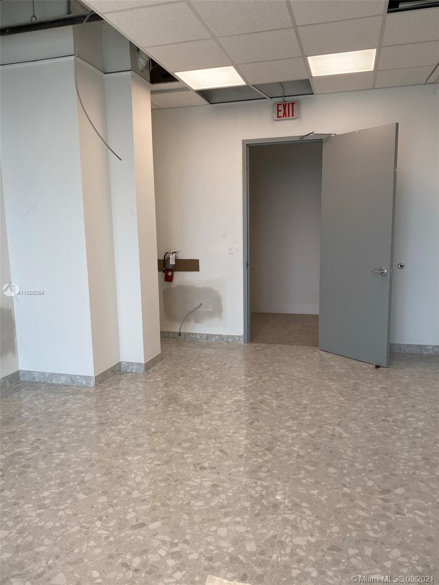 2820 NE 214 Street Unit: 1004