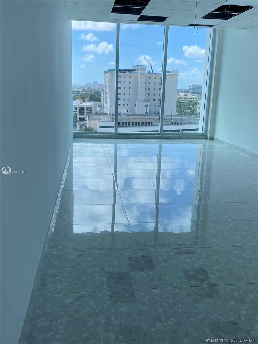 2820 NE 214 Street Unit: 1004