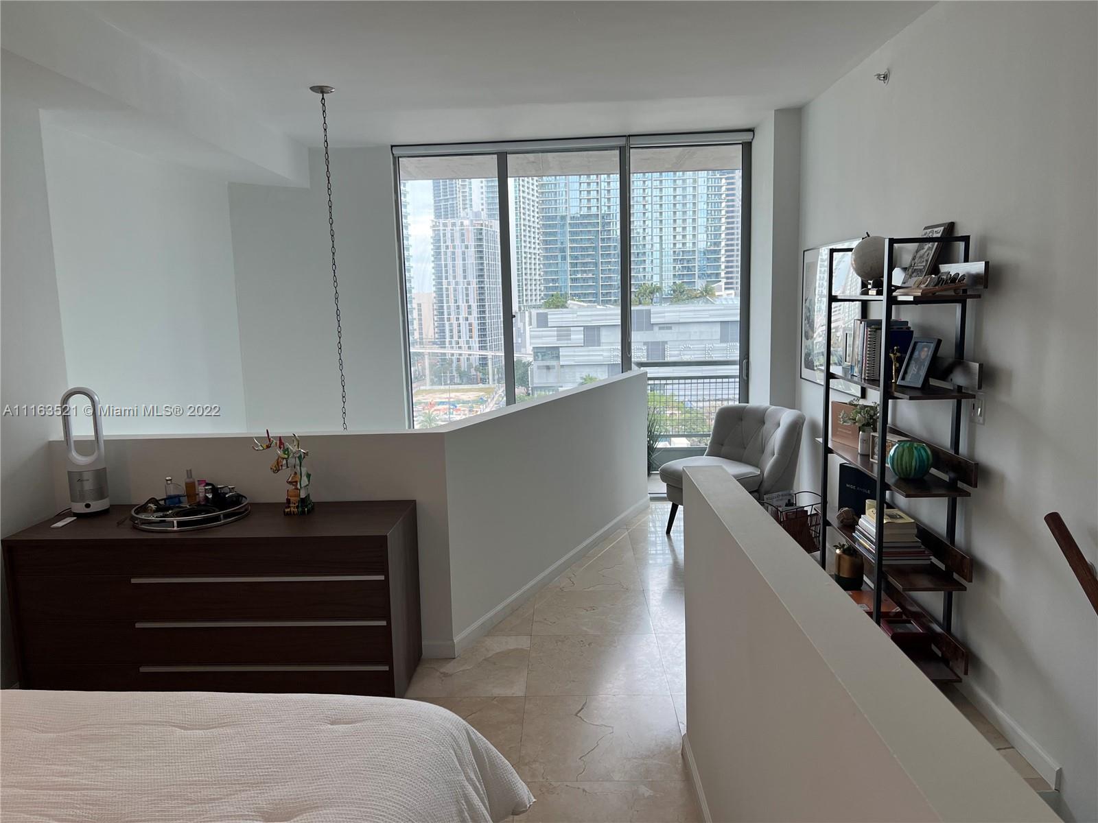 690 SW 1  CT Unit: 1506