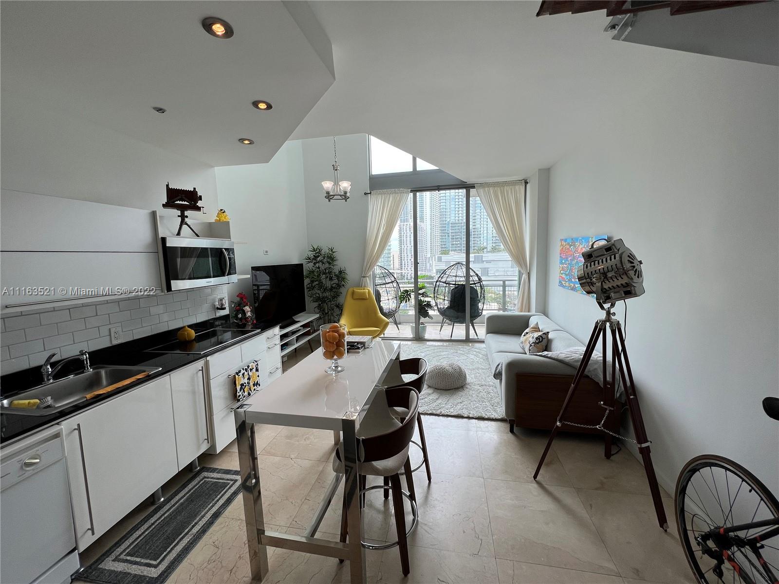 690 SW 1  CT Unit: 1506