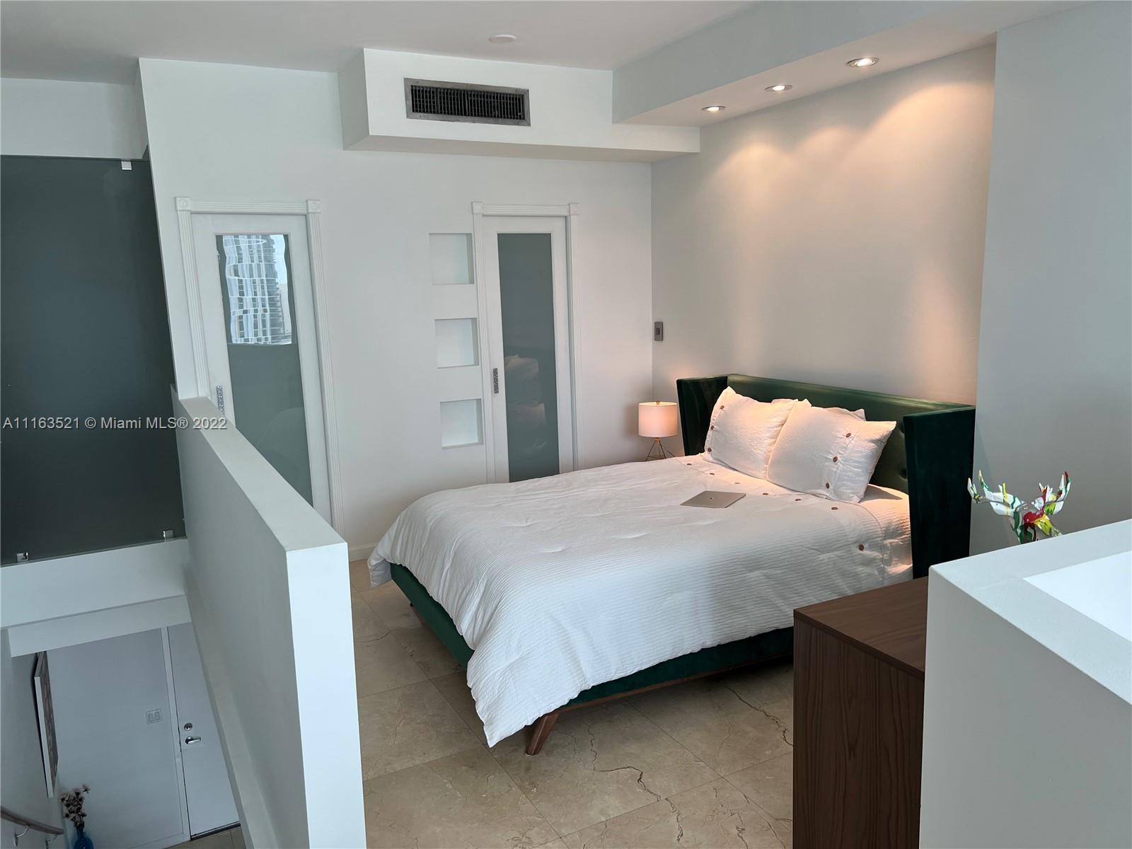 690 SW 1  CT Unit: 1506