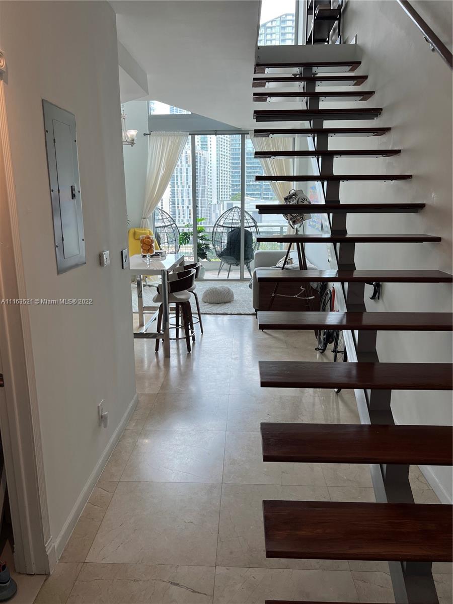 690 SW 1  CT Unit: 1506