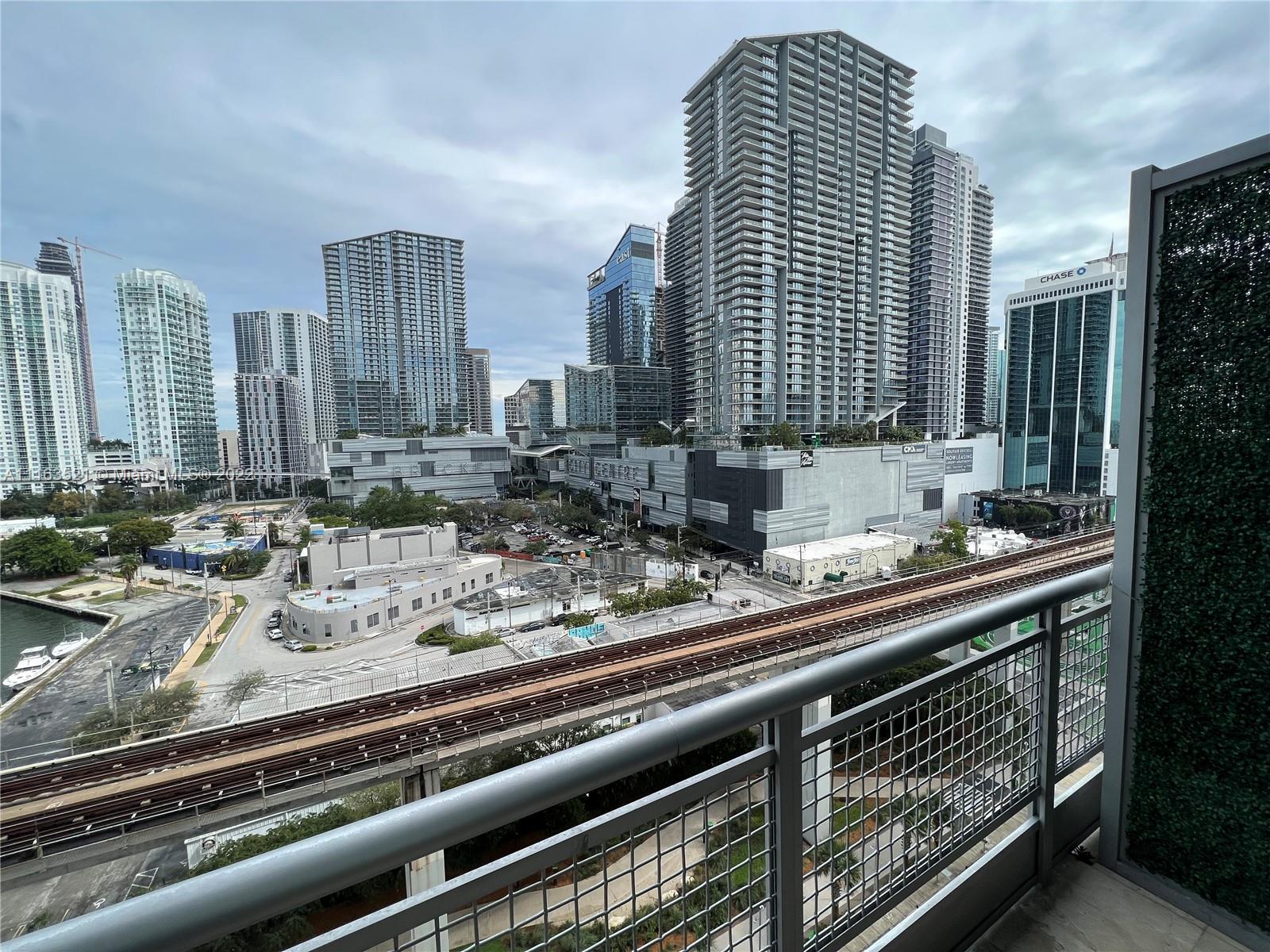 690 SW 1  CT Unit: 1506