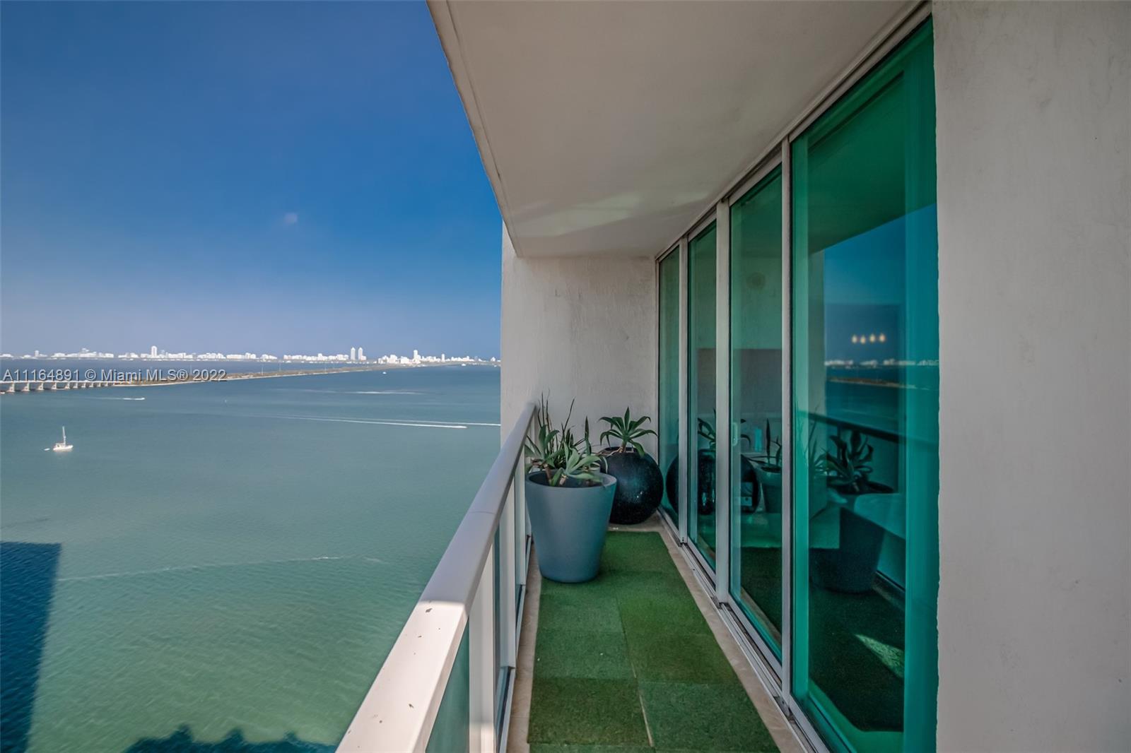 665 NE 25th St Unit: 2405