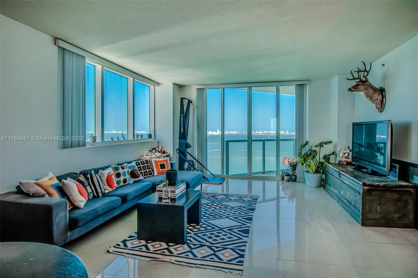 665 NE 25th St Unit: 2405
