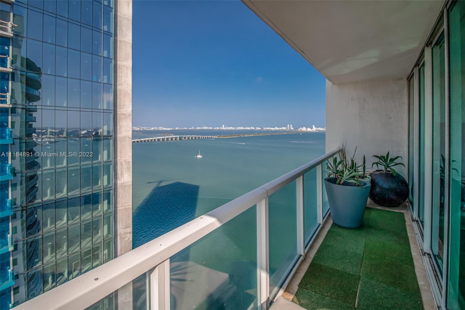 665 NE 25th St Unit: 2405