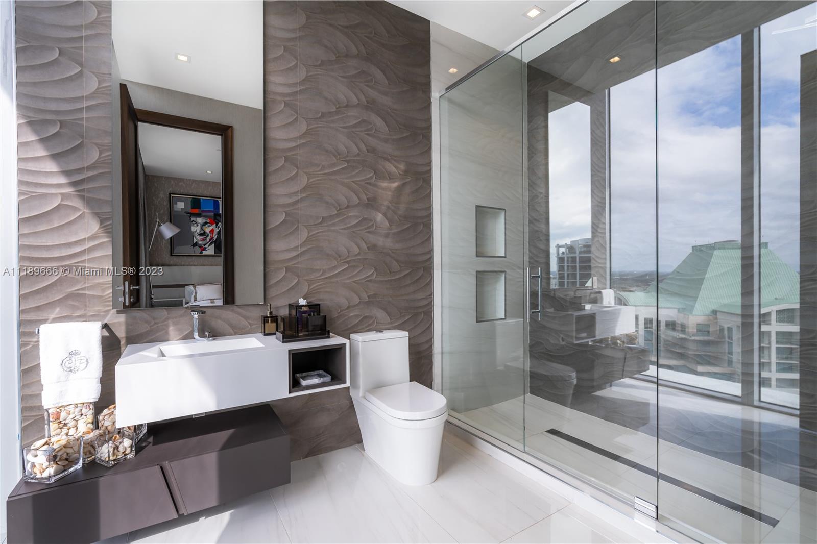 2675 S Bayshore Dr Unit: LPHS