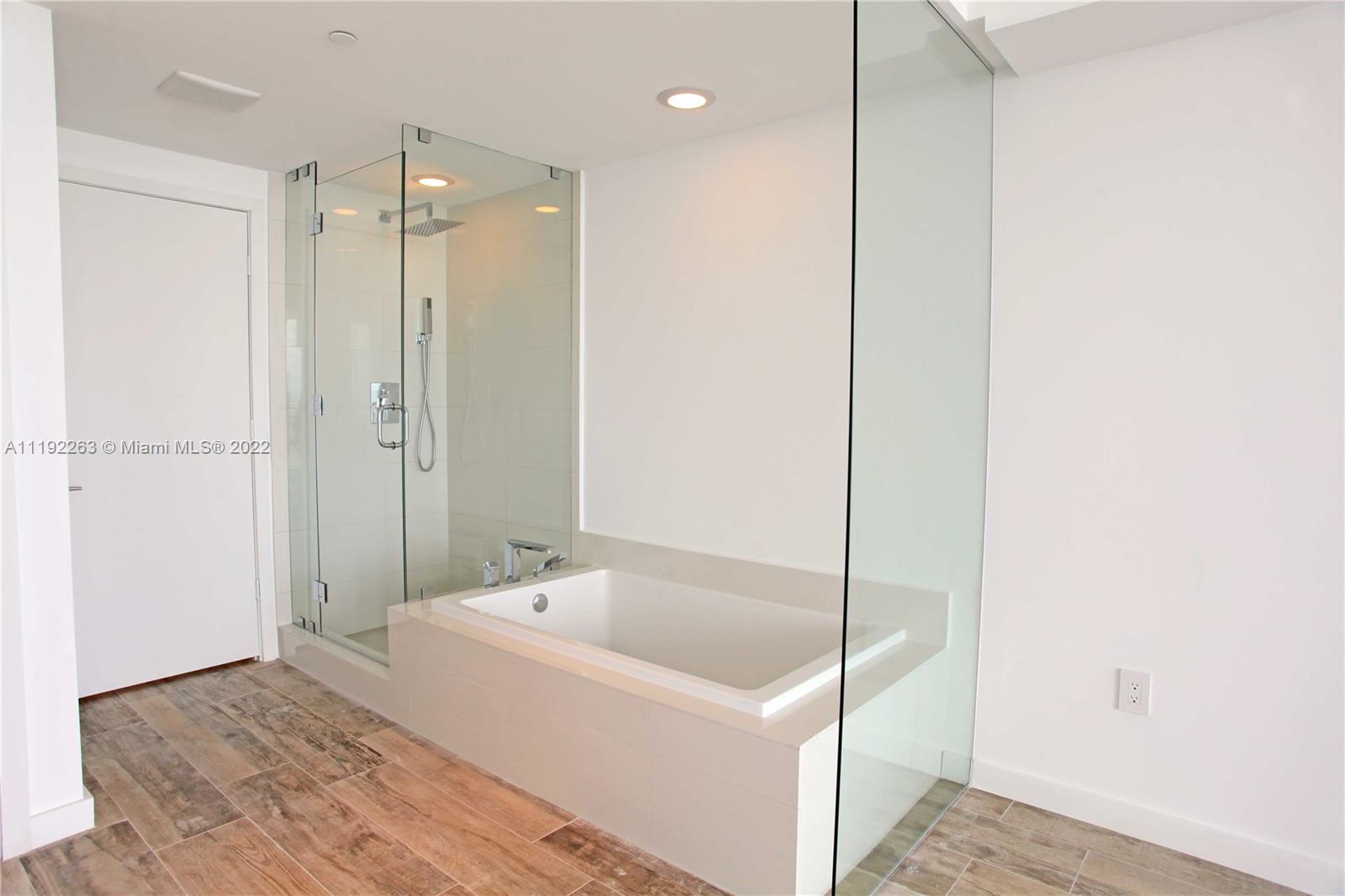 650 NE 32nd St Unit: 3101