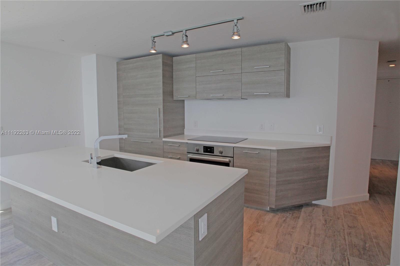 650 NE 32nd St Unit: 3101