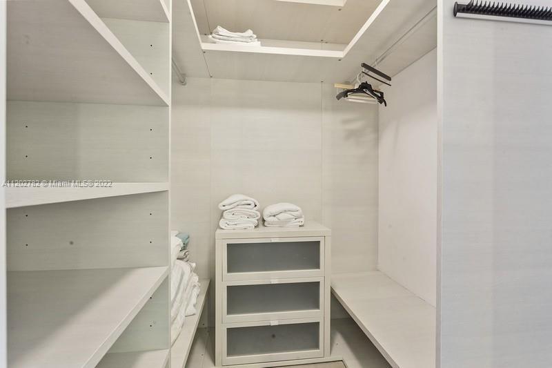 68 SE 6th St Unit: 1209