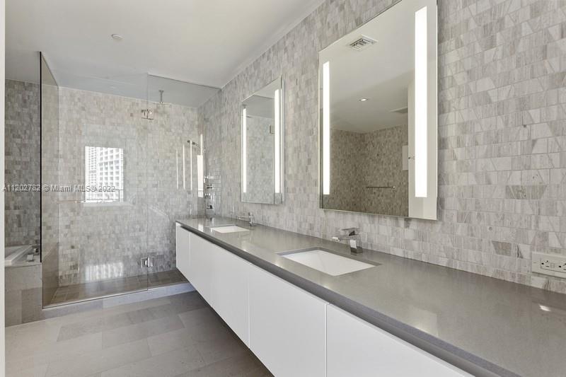 68 SE 6th St Unit: 1209