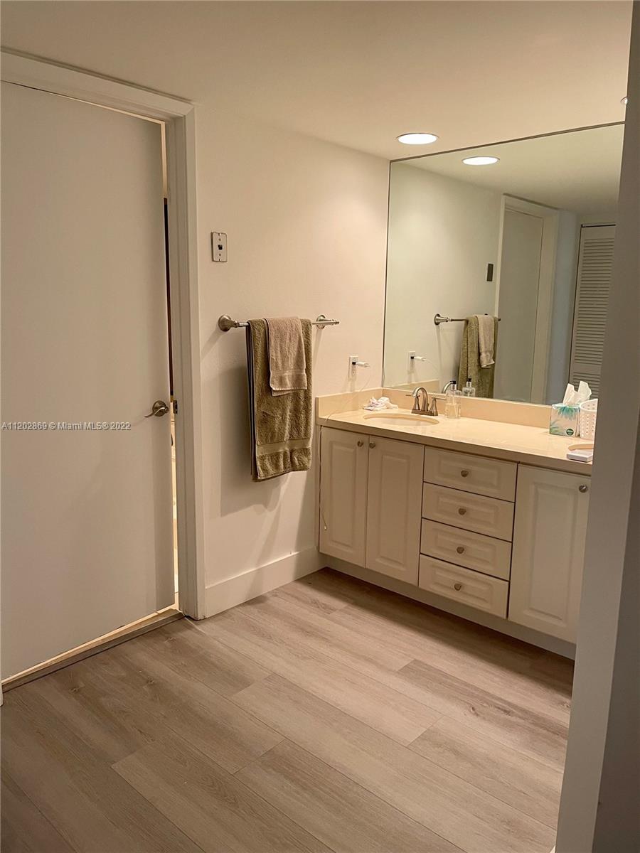 520 Brickell Key Dr Unit: A513