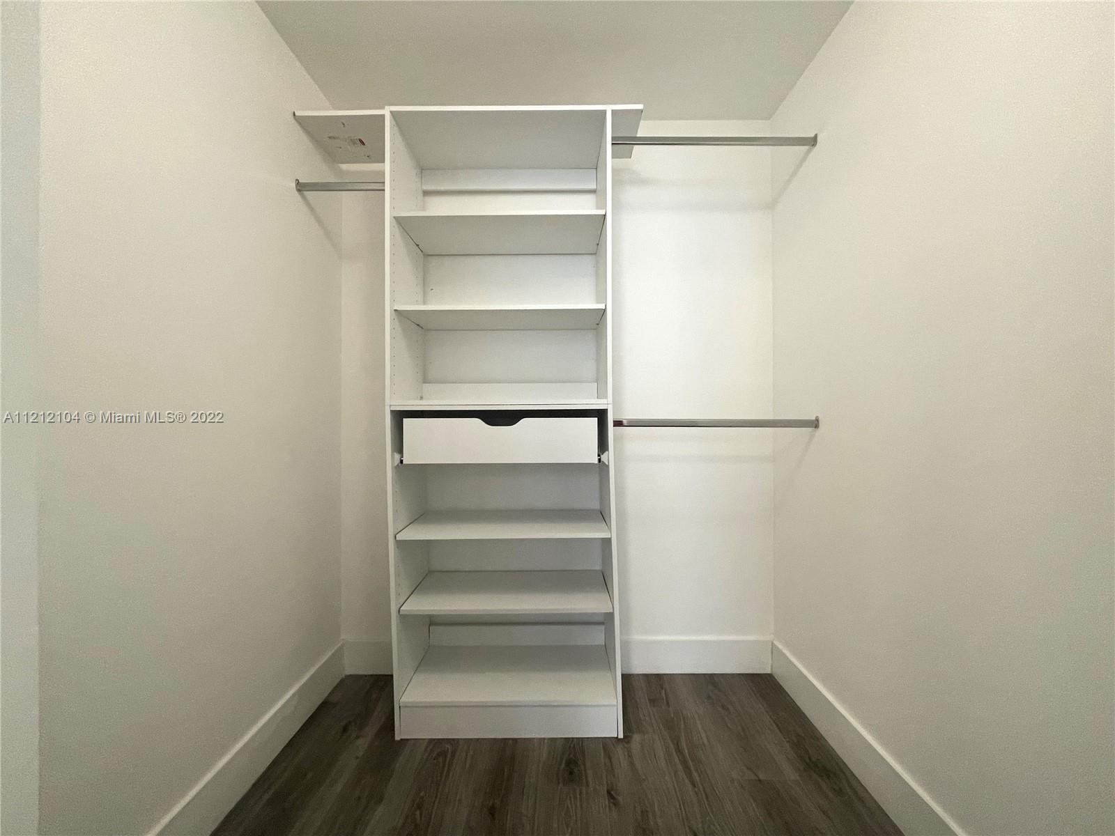 488 NE 18th St Unit: 209