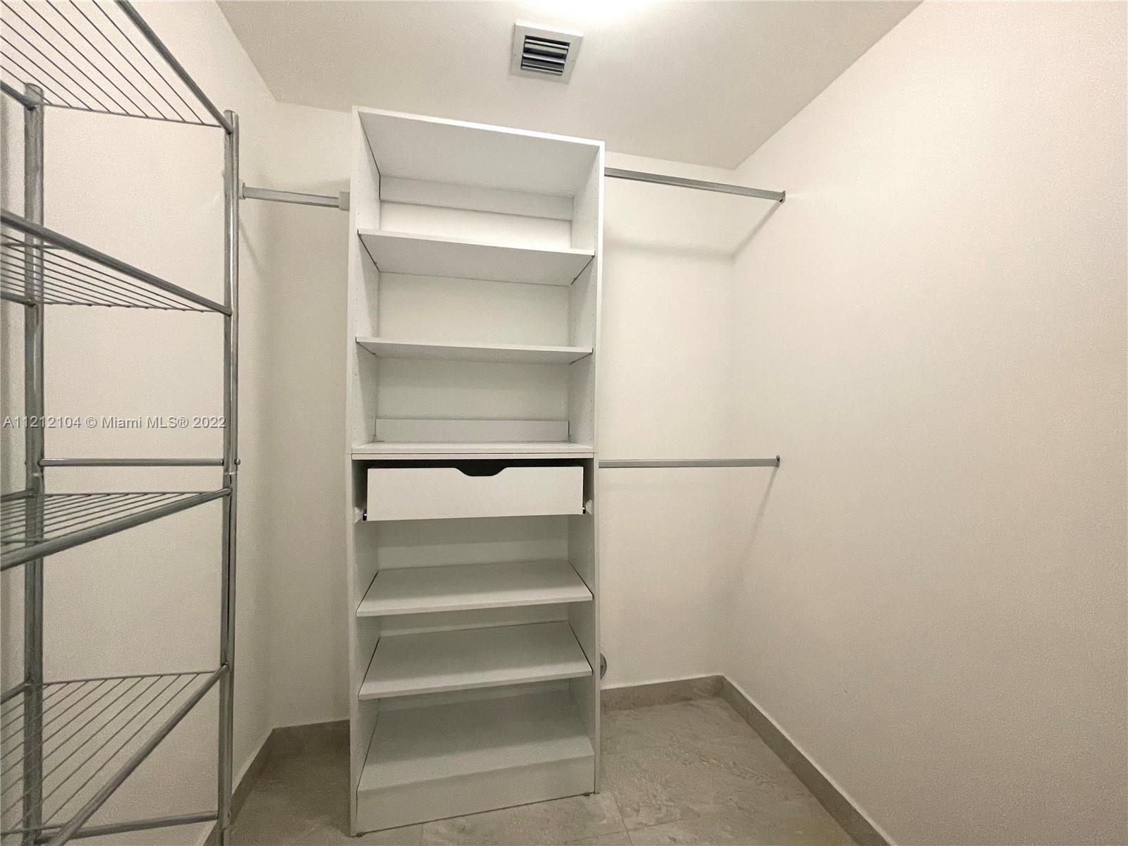 488 NE 18th St Unit: 209