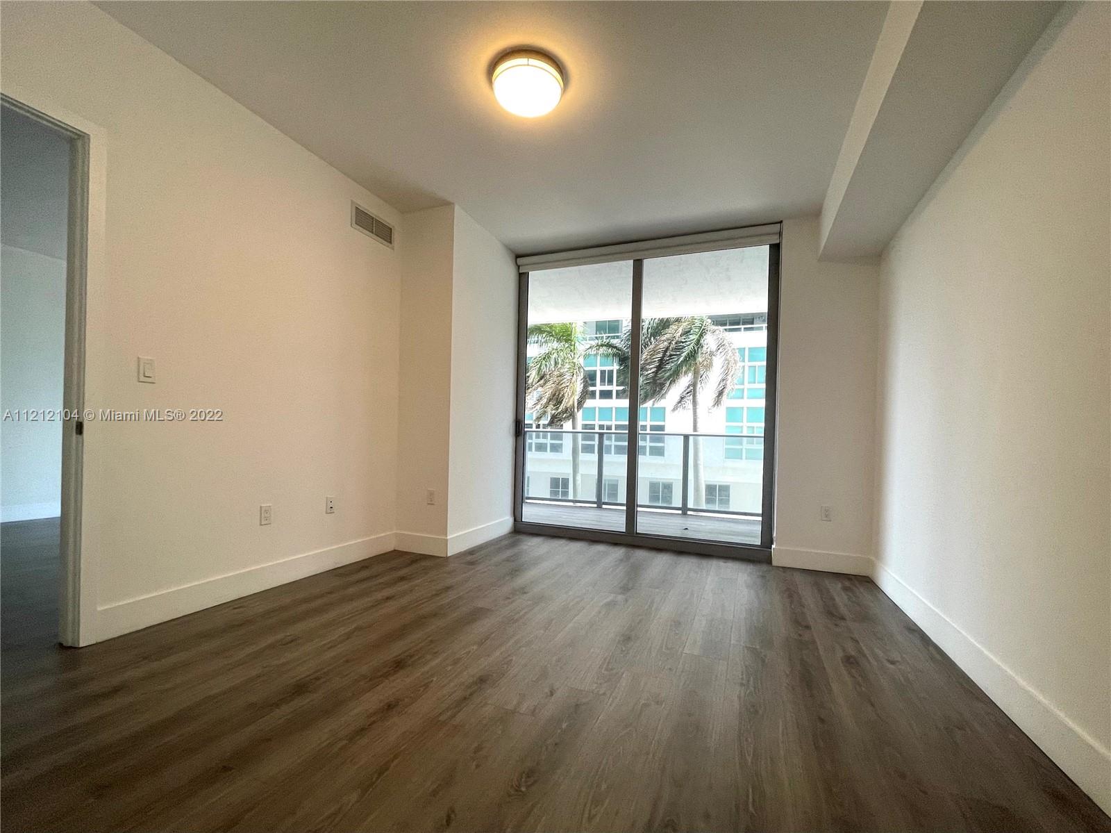 488 NE 18th St Unit: 209