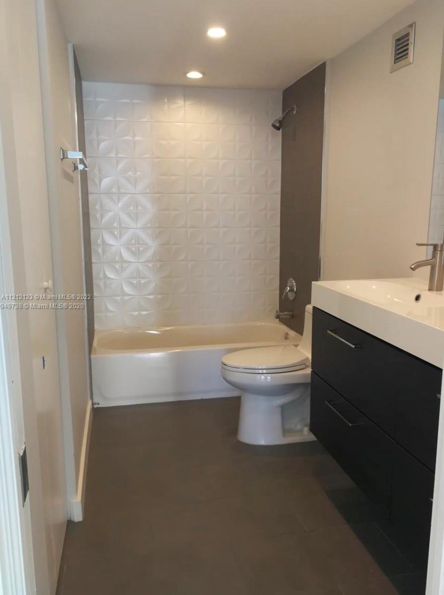 600 NE 36th St Unit: 1802