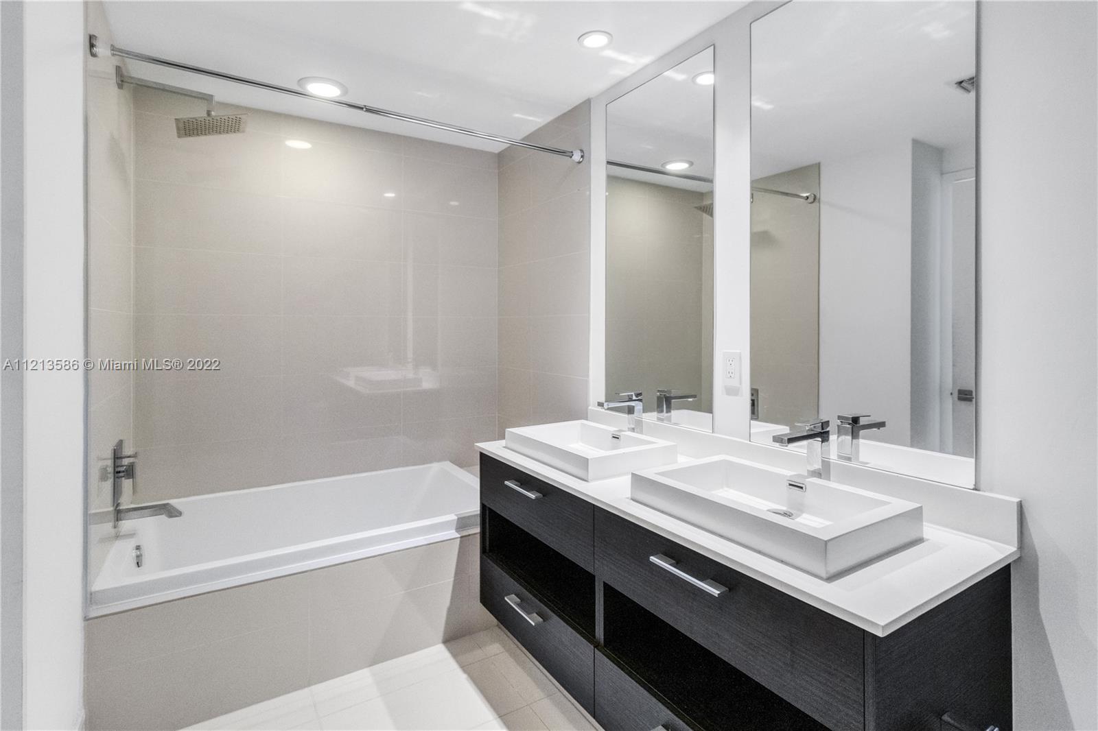 45 SW 9th St Unit: 3504
