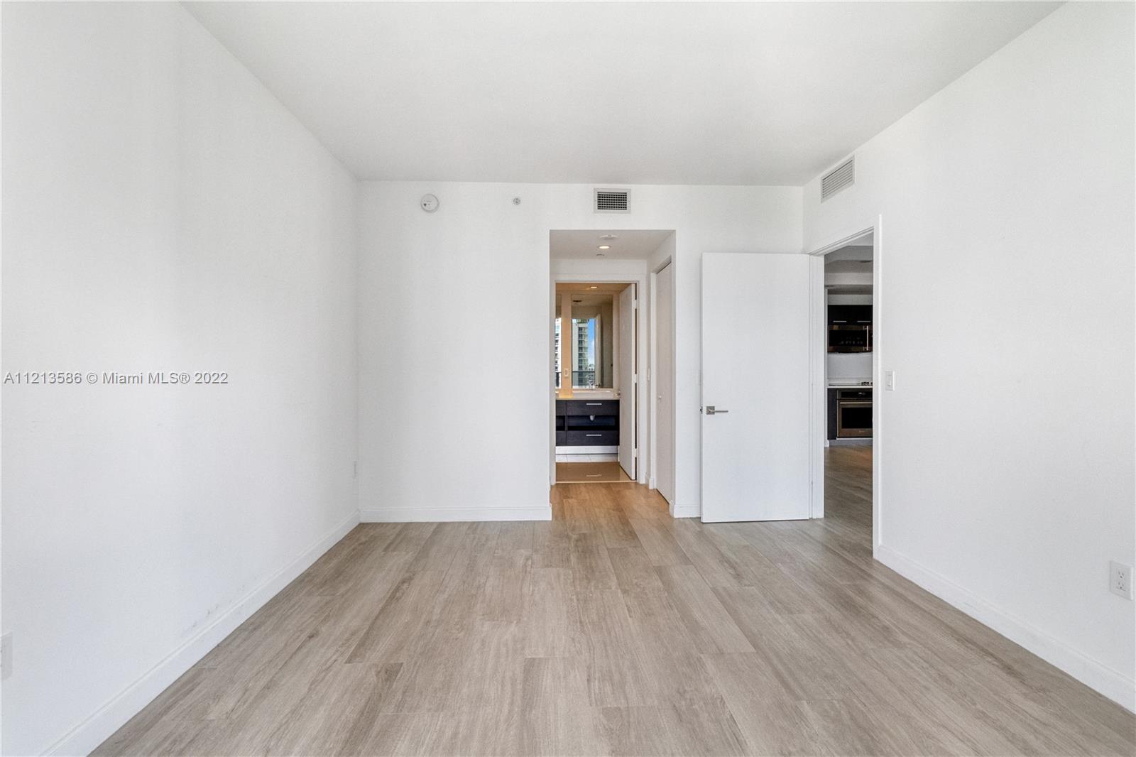 45 SW 9th St Unit: 3504