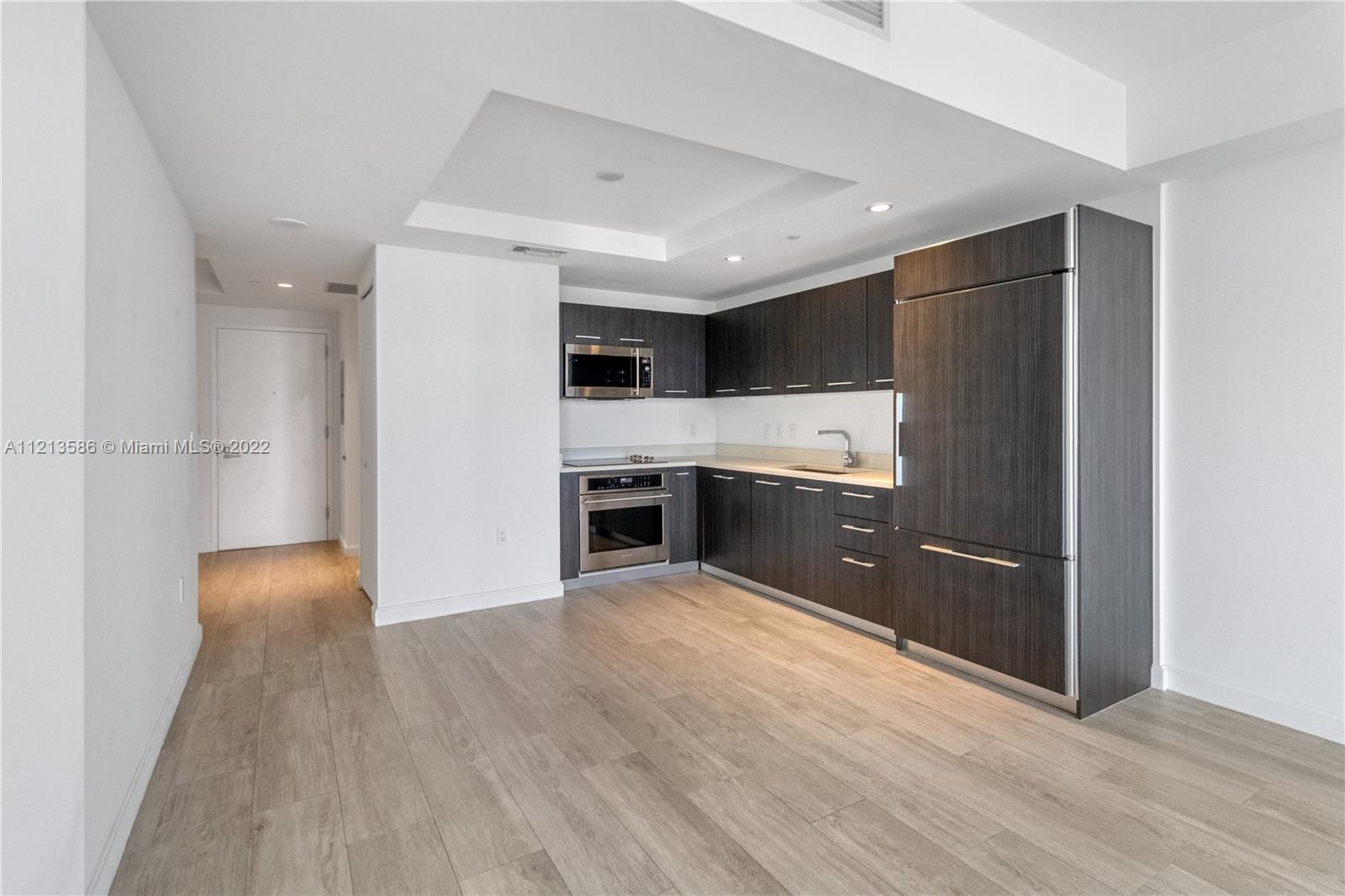 45 SW 9th St Unit: 3504