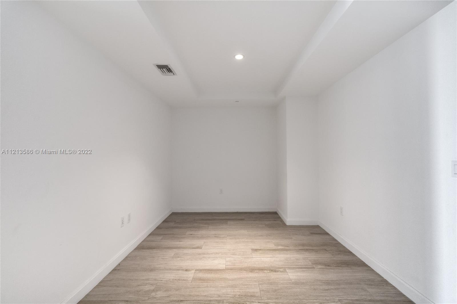 45 SW 9th St Unit: 3504