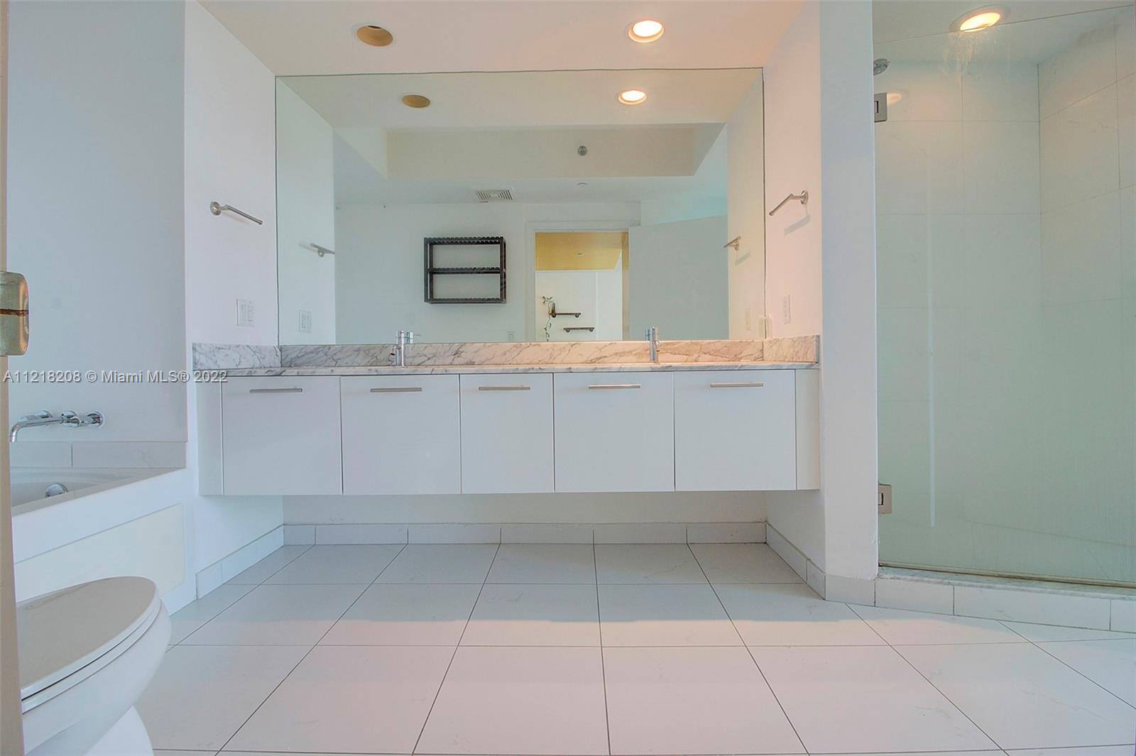500 Brickell Ave Unit: 1700