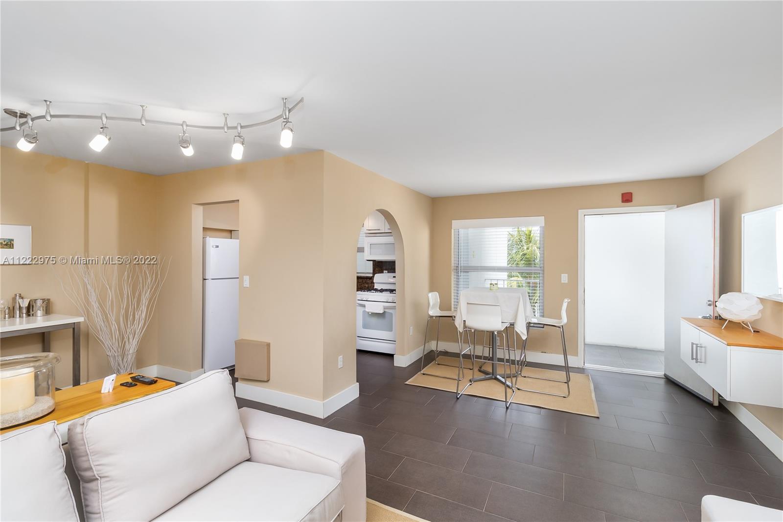 240 Collins Ave Unit: 4C