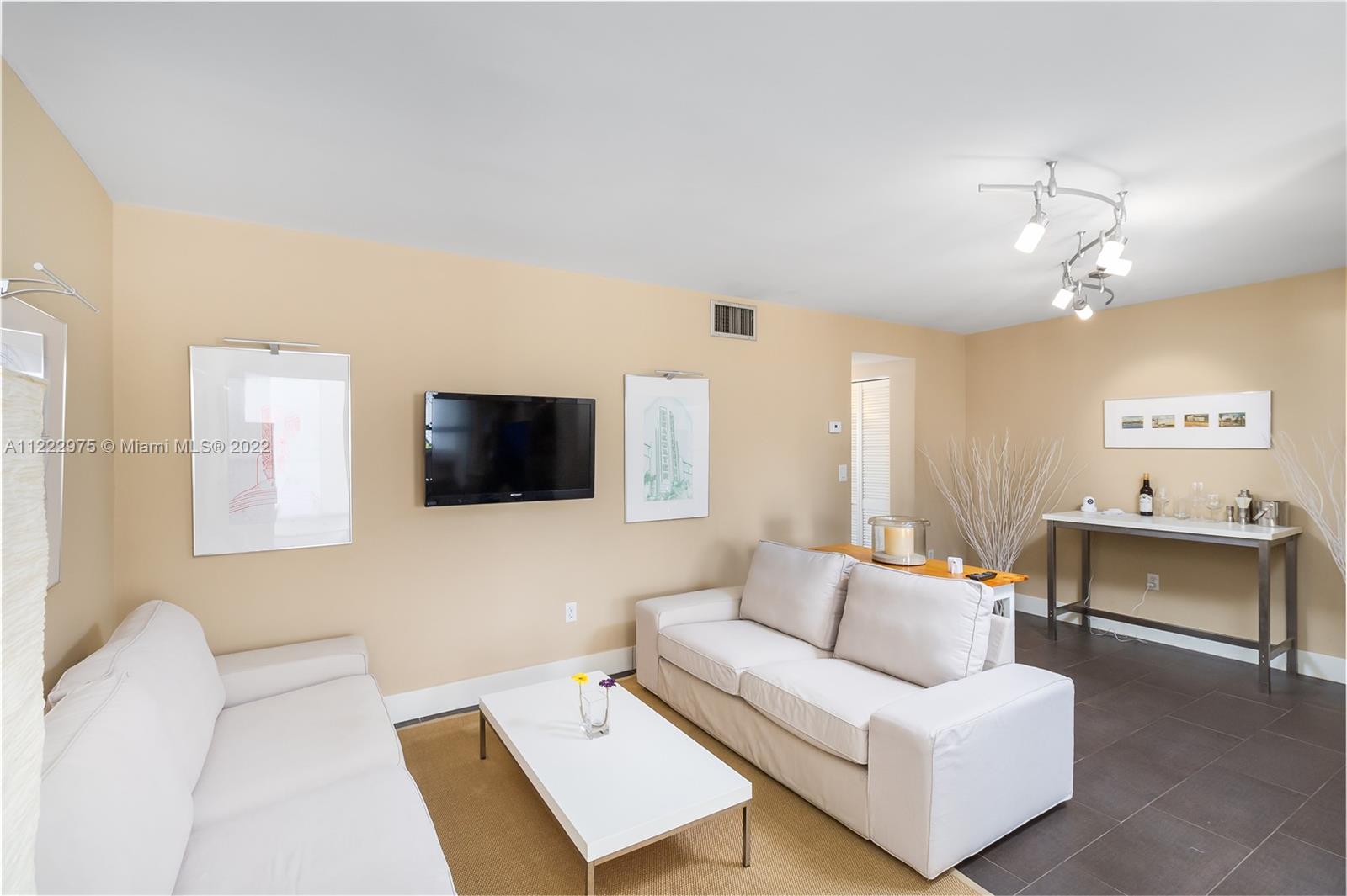 240 Collins Ave Unit: 4C