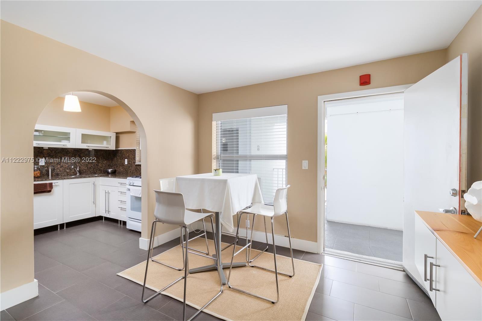 240 Collins Ave Unit: 4C