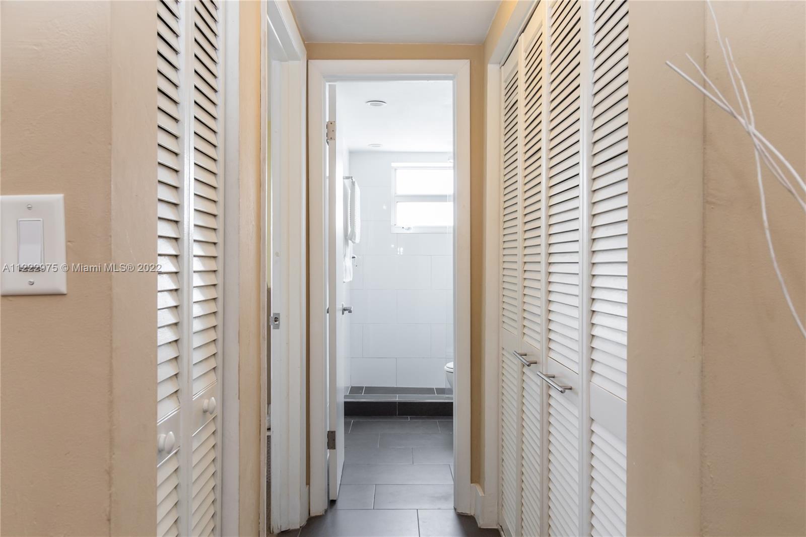 240 Collins Ave Unit: 4C