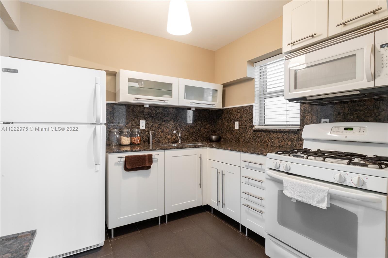 240 Collins Ave Unit: 4C