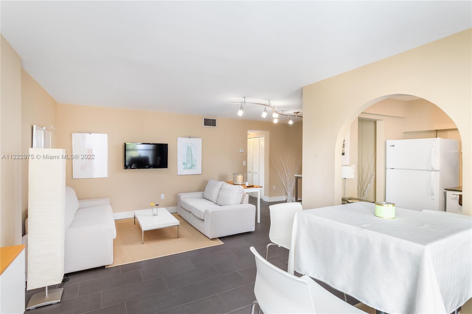240 Collins Ave Unit: 4C