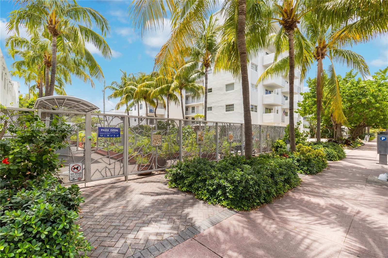 240 Collins Ave Unit: 4C