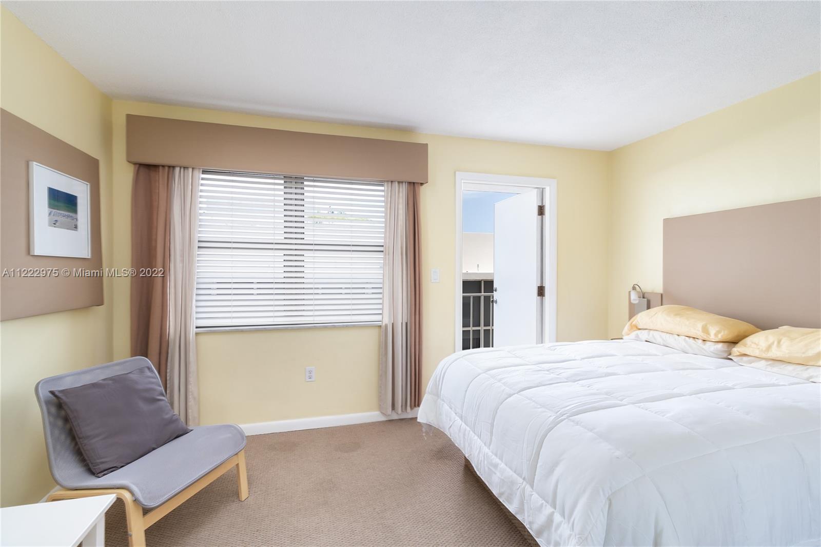 240 Collins Ave Unit: 4C