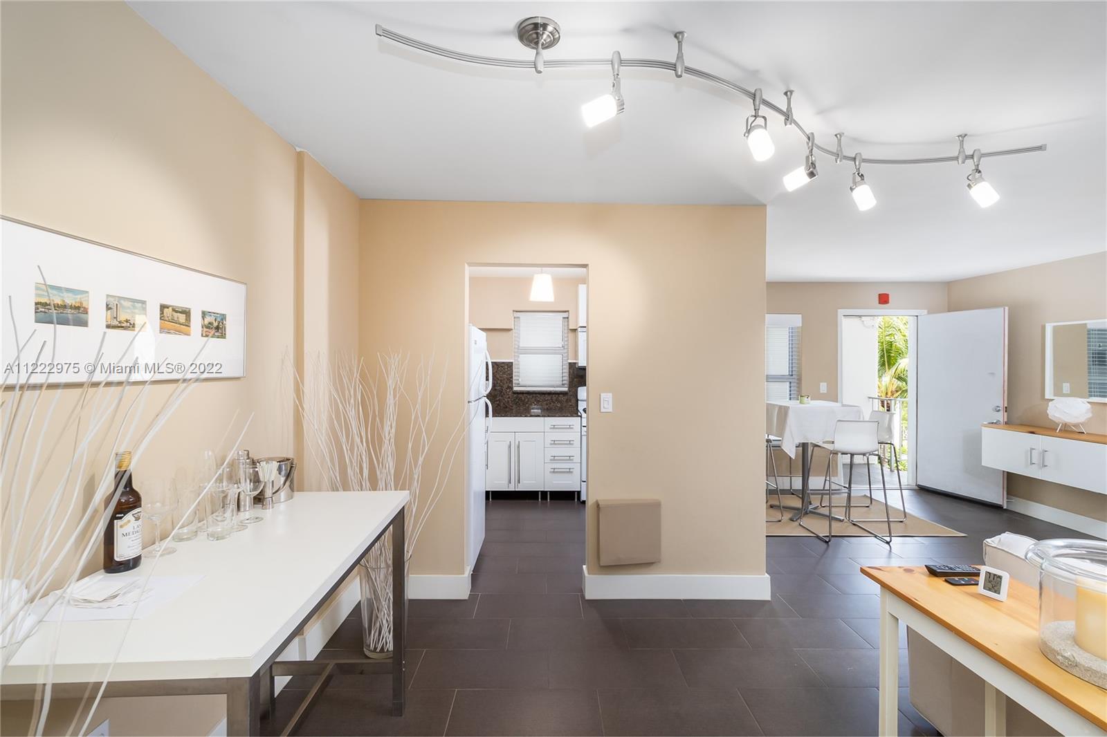 240 Collins Ave Unit: 4C