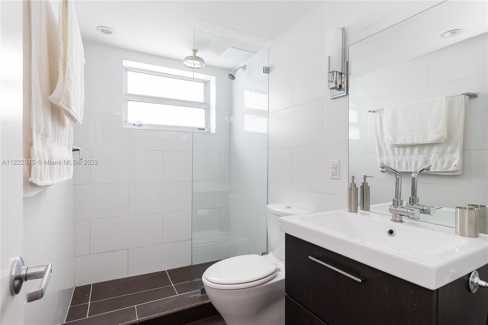 240 Collins Ave Unit: 4C