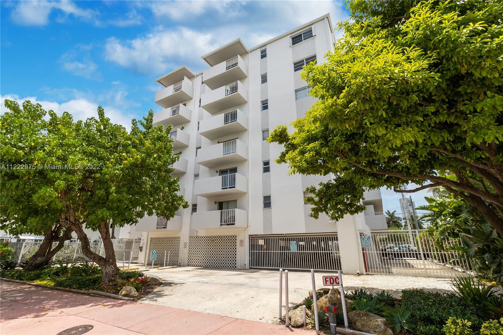 240 Collins Ave Unit: 4C