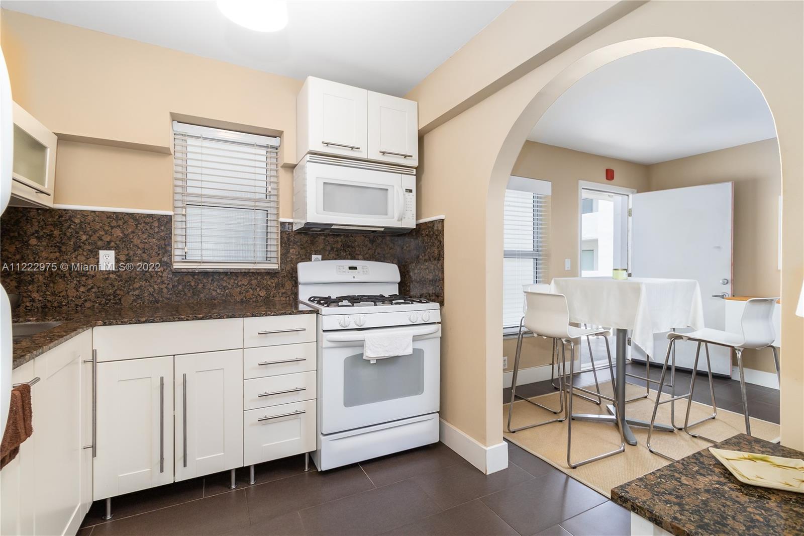 240 Collins Ave Unit: 4C