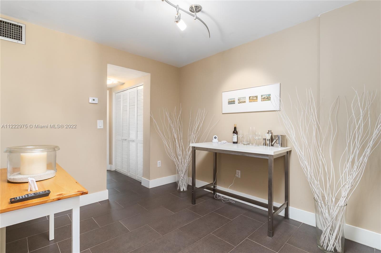 240 Collins Ave Unit: 4C