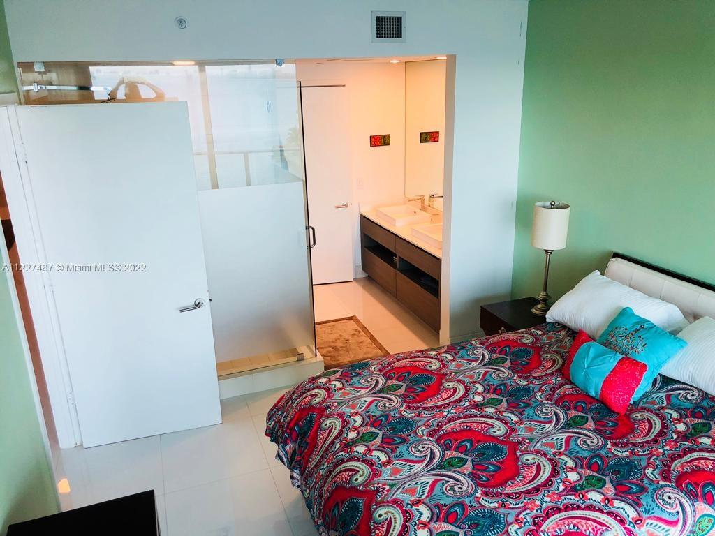 460 NE 28th St Unit: 605