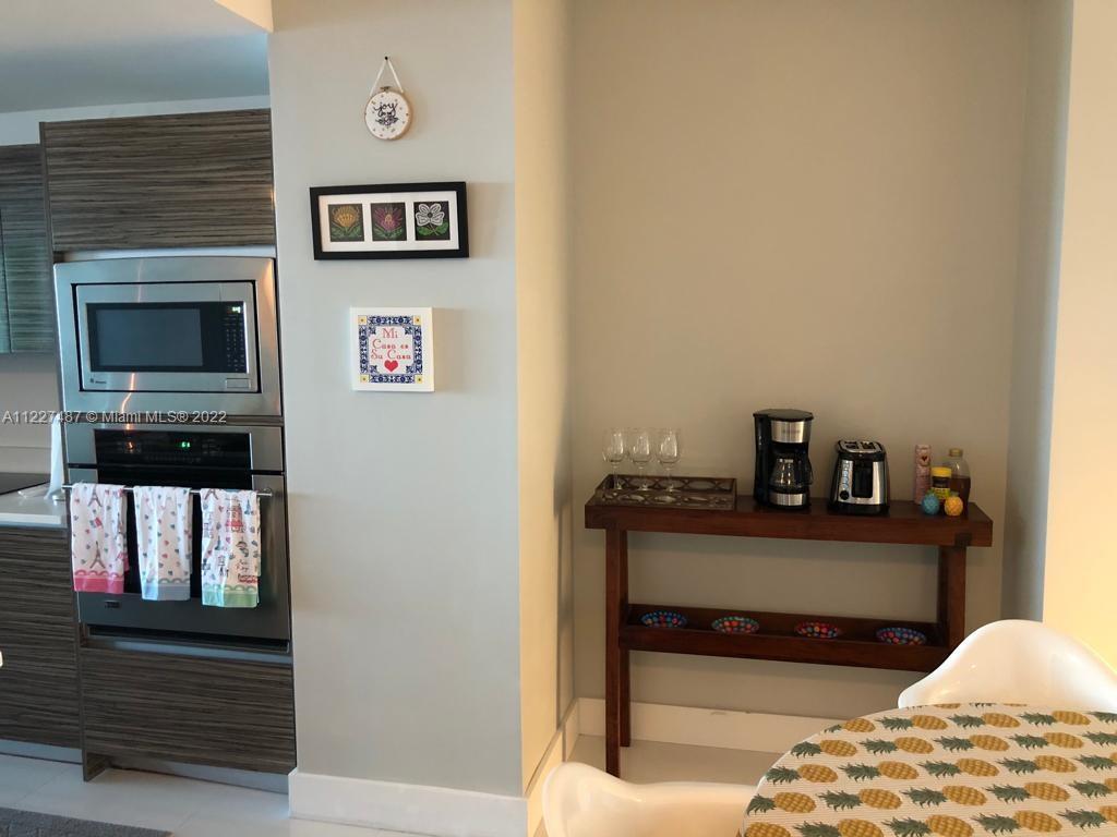 460 NE 28th St Unit: 605